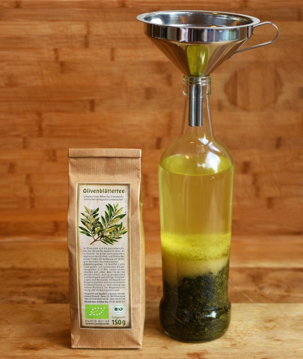 Die wichtigste Zutat für diesen Olivenblätter-Likör ist der Bio-Olivenblättertee von arve™.